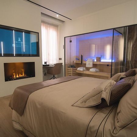 Tritone Luxury Suites Fontana Di Trevi Rome Exterior photo