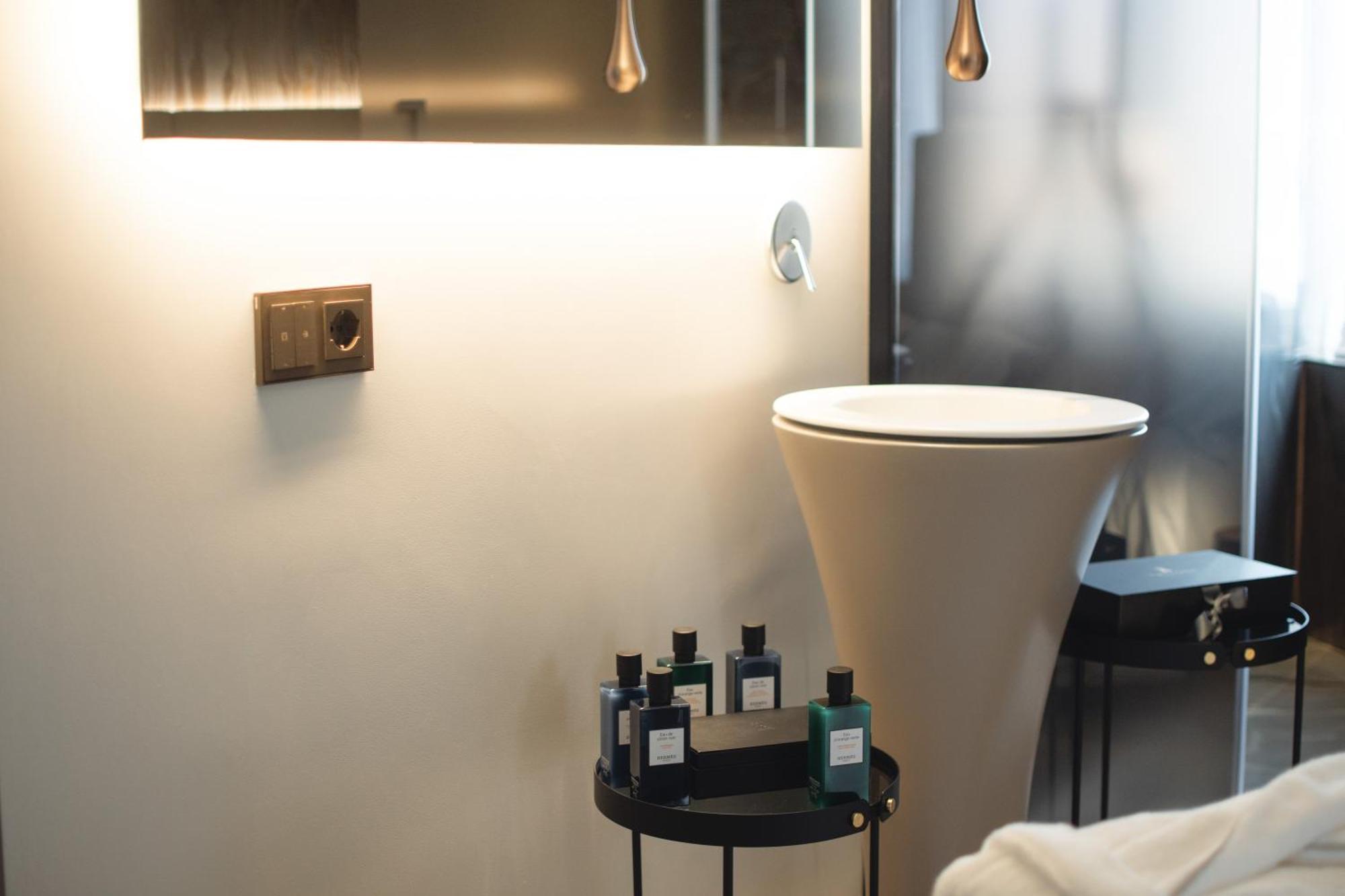 Tritone Luxury Suites Fontana Di Trevi Rome Exterior photo