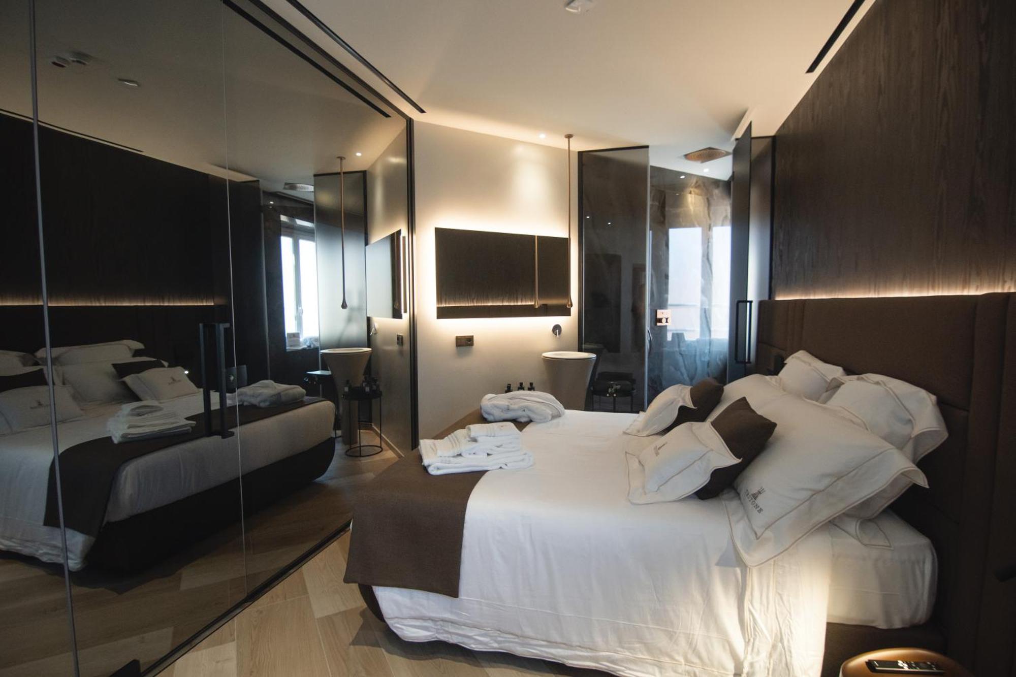 Tritone Luxury Suites Fontana Di Trevi Rome Exterior photo