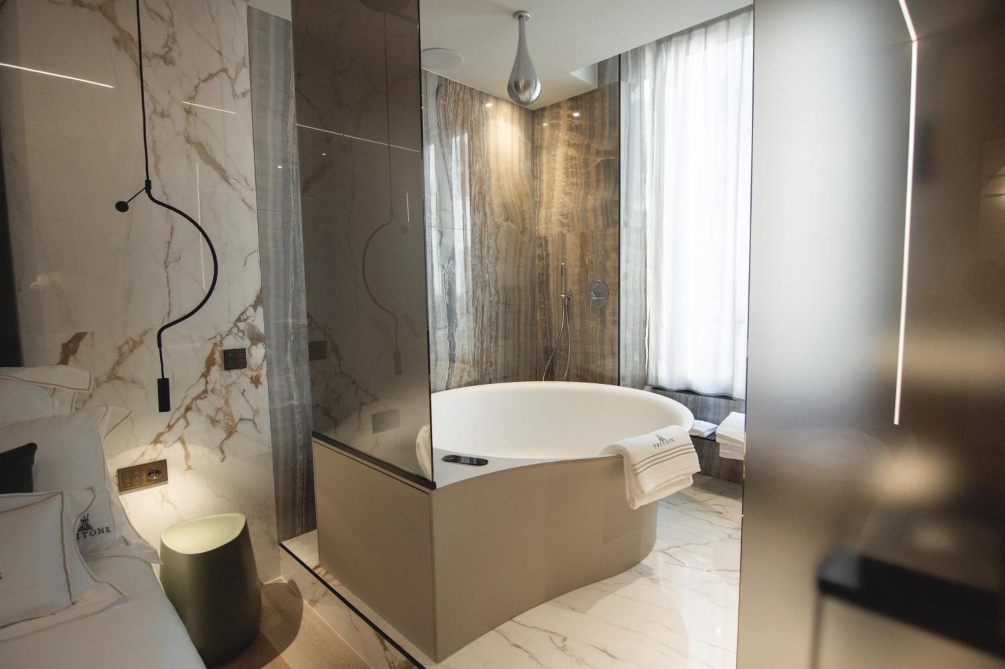 Tritone Luxury Suites Fontana Di Trevi Rome Exterior photo