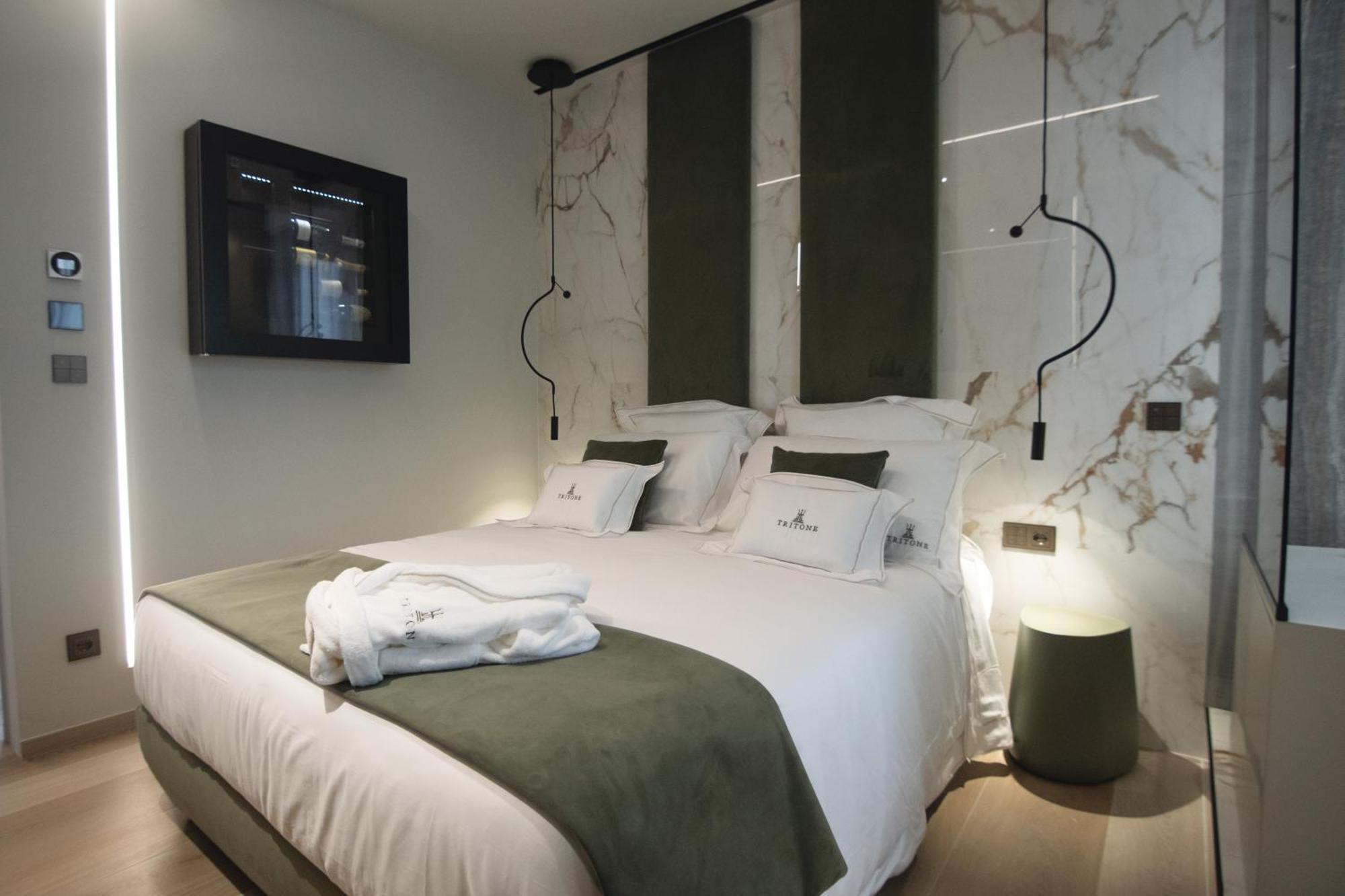 Tritone Luxury Suites Fontana Di Trevi Rome Exterior photo