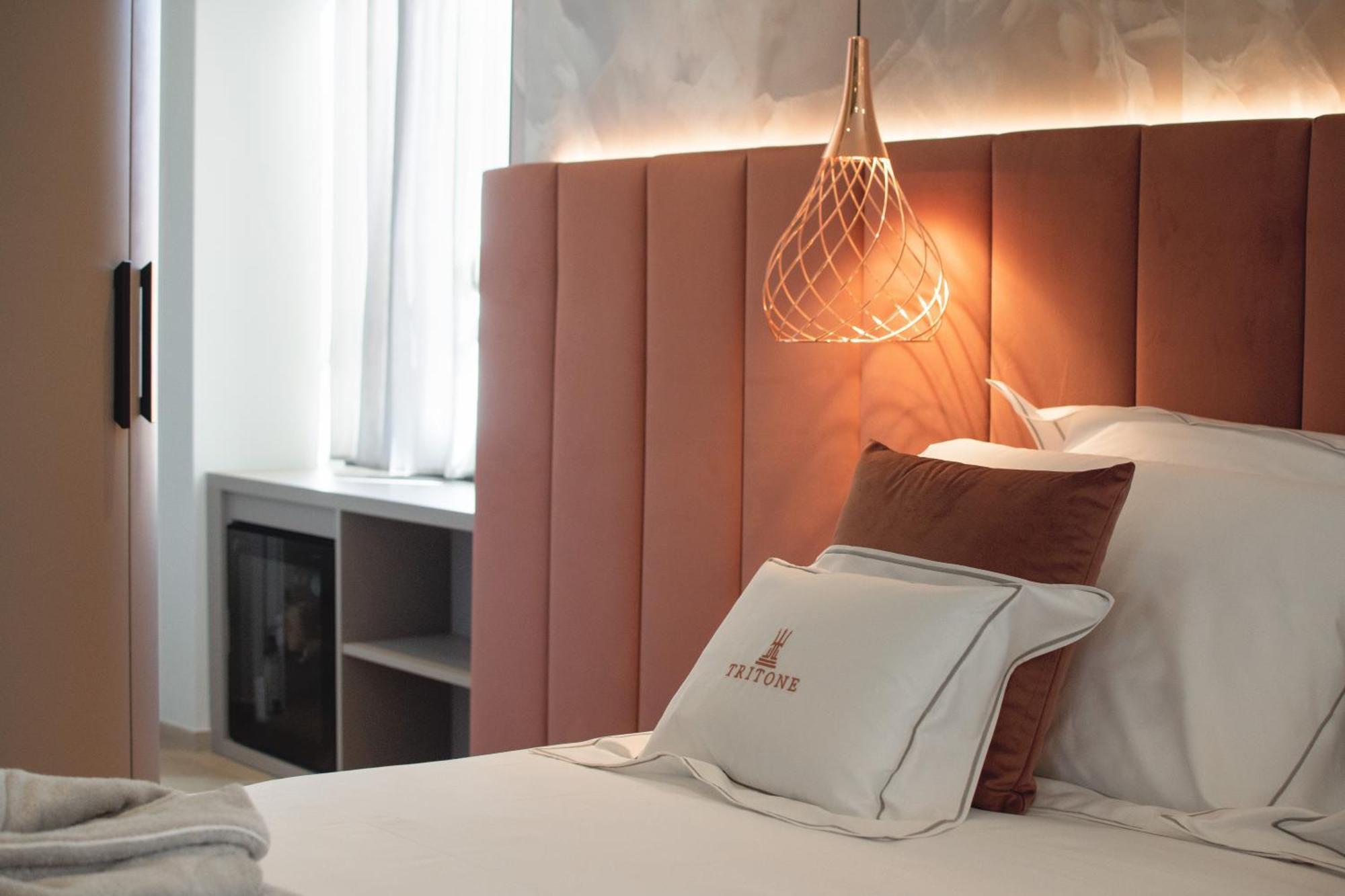 Tritone Luxury Suites Fontana Di Trevi Rome Exterior photo