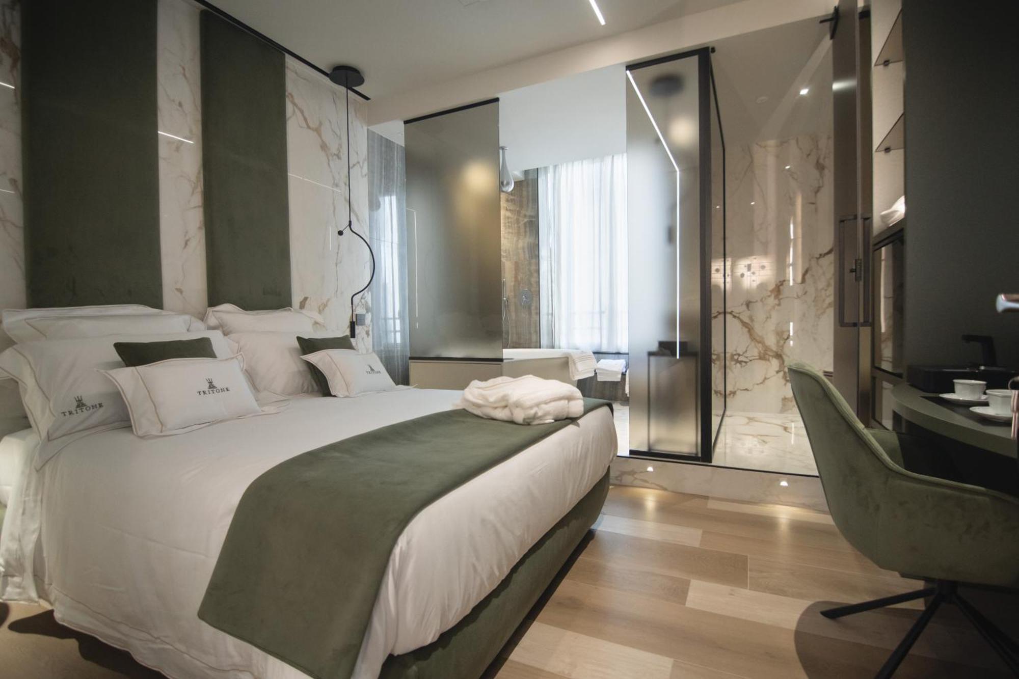 Tritone Luxury Suites Fontana Di Trevi Rome Exterior photo