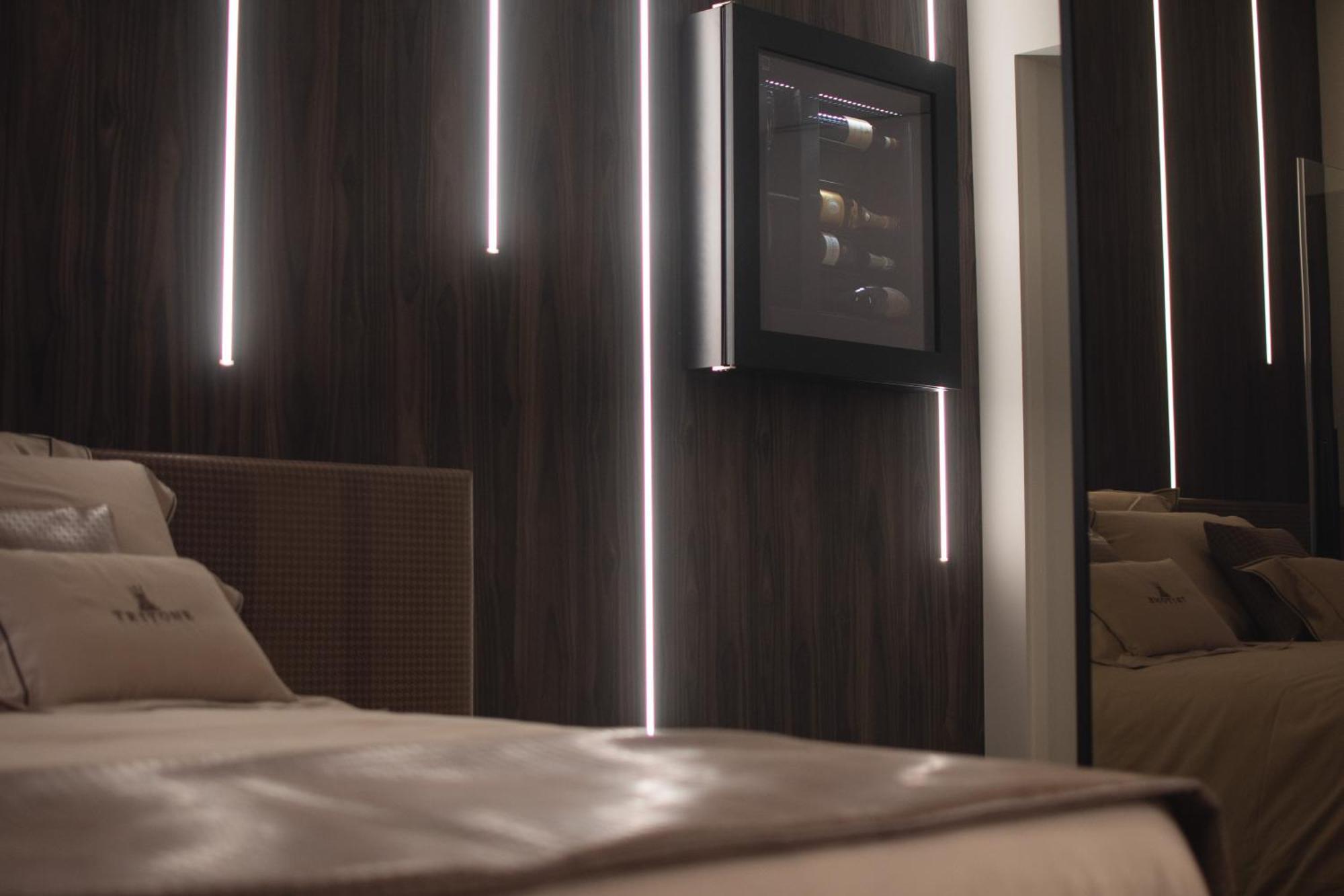 Tritone Luxury Suites Fontana Di Trevi Rome Exterior photo