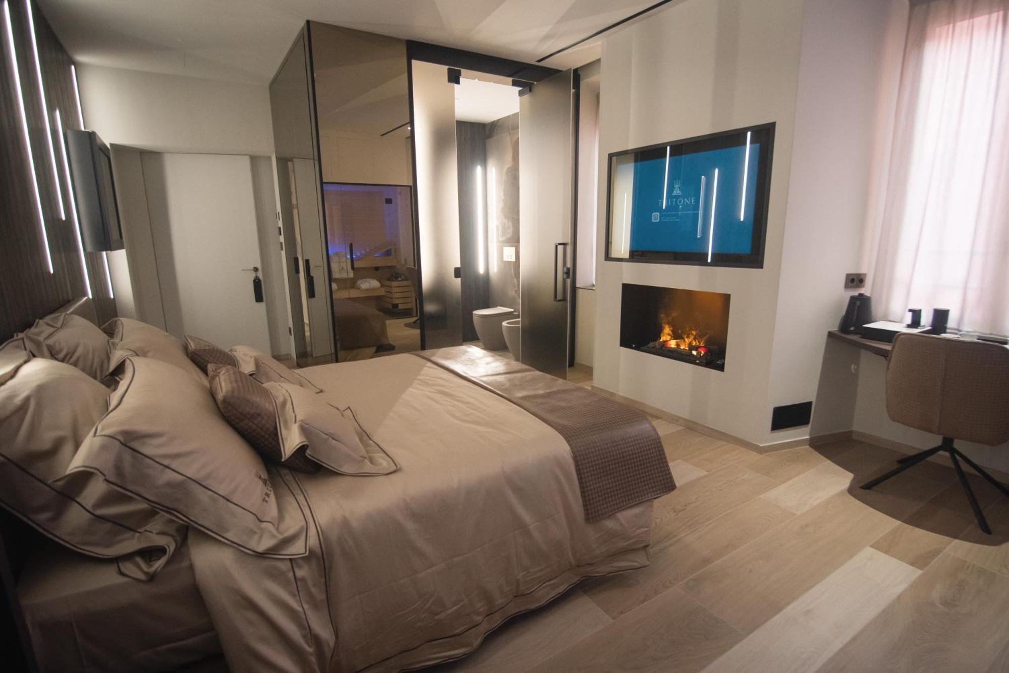 Tritone Luxury Suites Fontana Di Trevi Rome Exterior photo