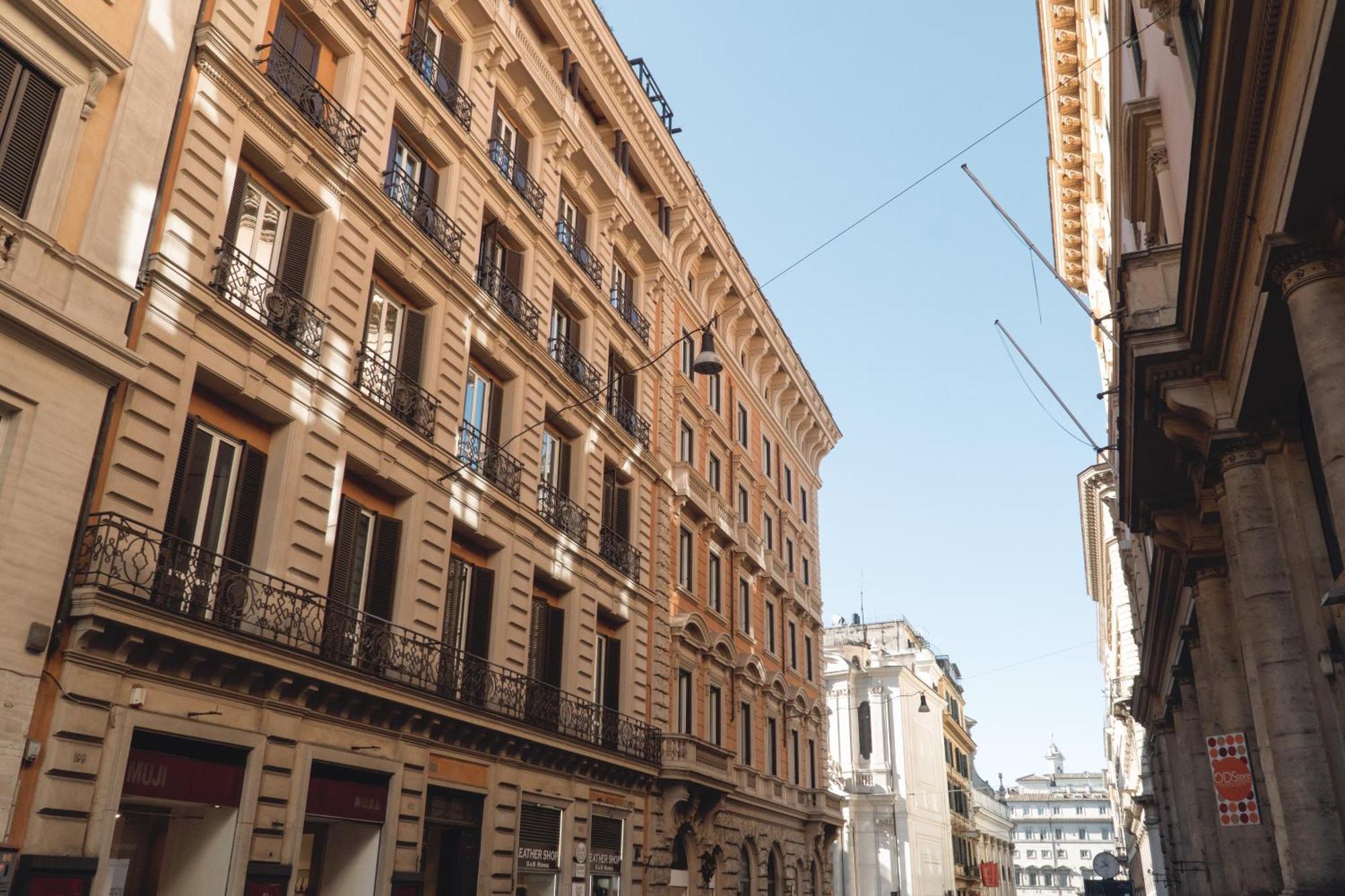 Tritone Luxury Suites Fontana Di Trevi Rome Exterior photo